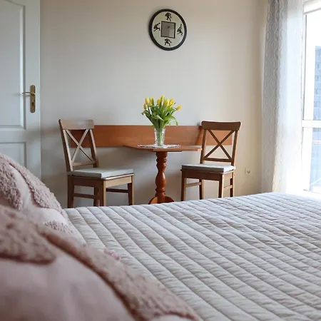 Pokoje&apartamenty Minus - *